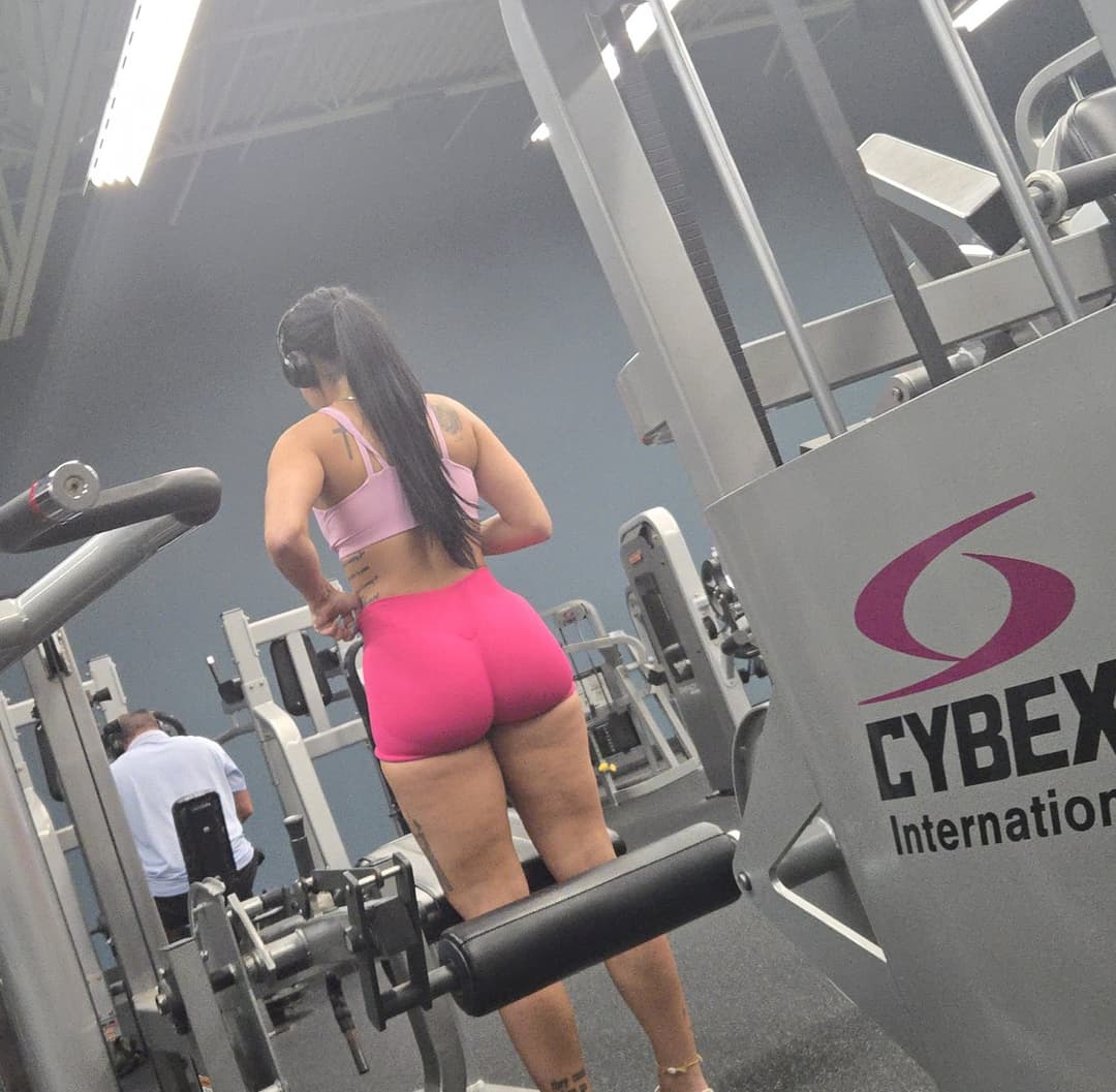 Pink Latina vs pink pawg. Which one you picking ? Not oc