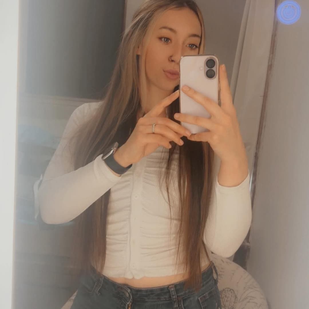 Slut sucks dick in bowling allies