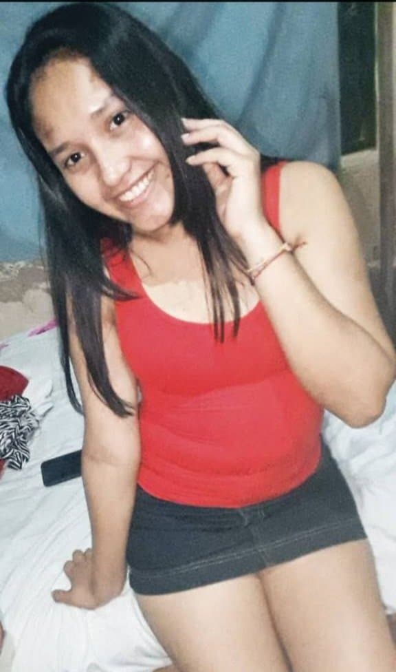 Esta Boliviana busca un viejo con plata que la mantenga , dm