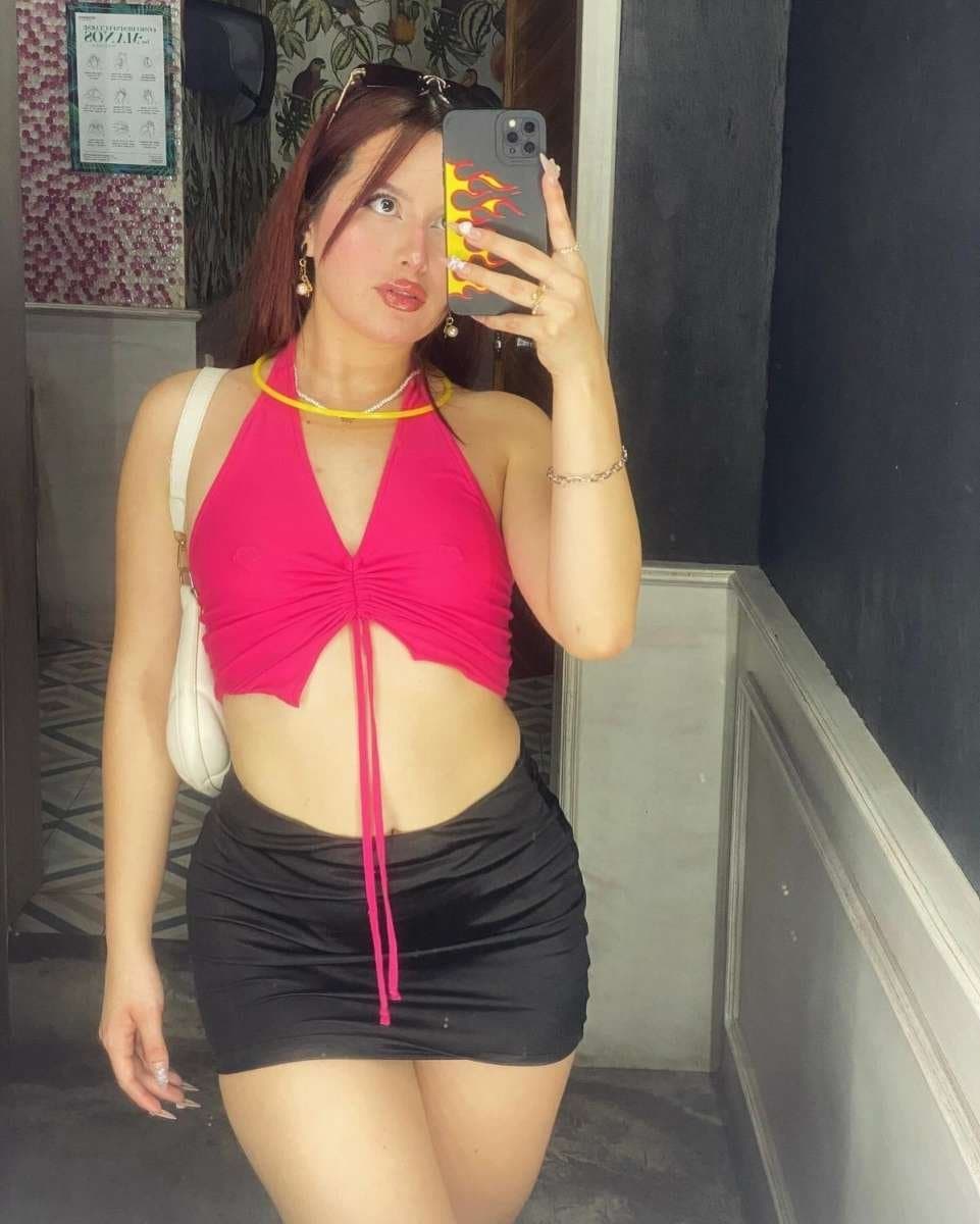 Regina Esposa caliente es prostituida por su esposo con amigos