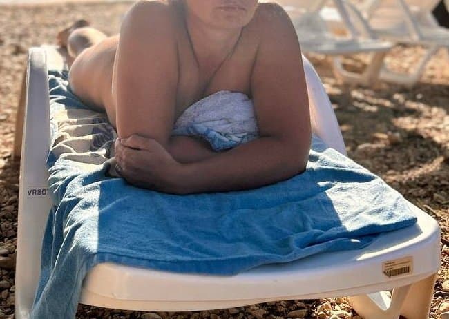 Nudist wife on beach continue to show sexy tits & shaved pussy - outdoor - comment her