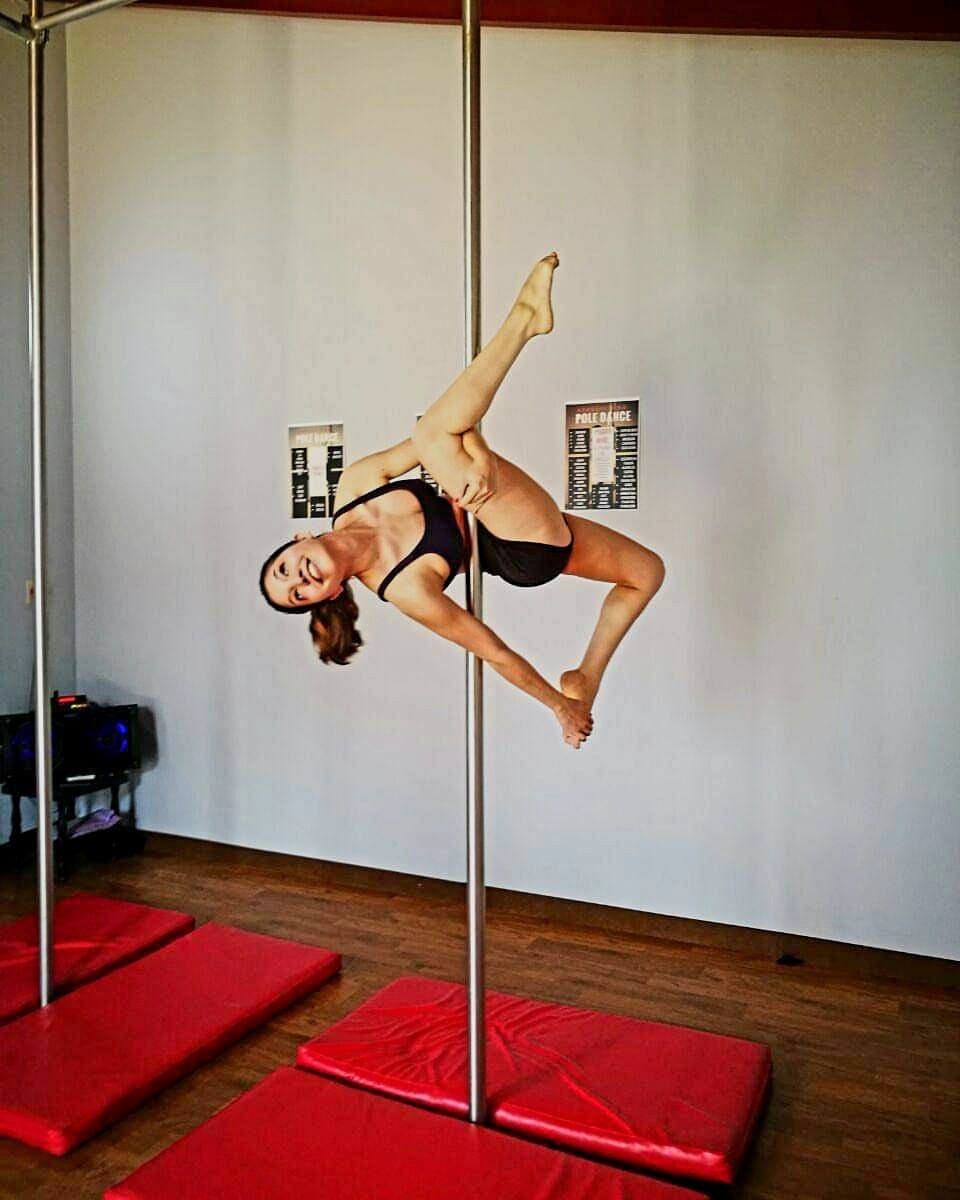 Paraguayan latina model and pole dancer adri_ozuna