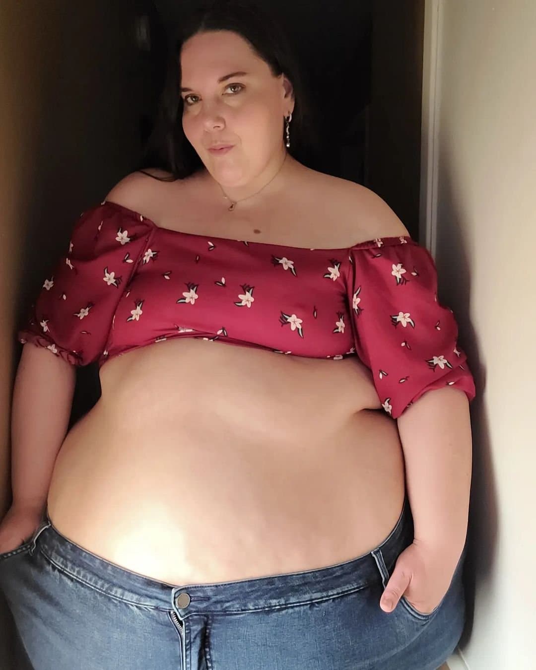 Click to view full size Ssbbw wearing crop top