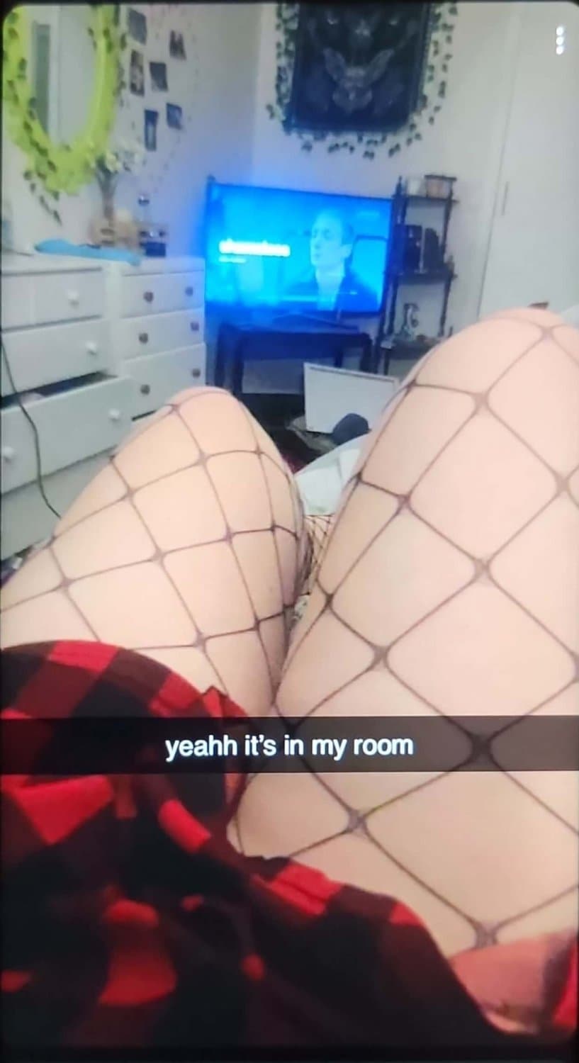 Click to view full size Hot teen girl shows her body off on snapchat