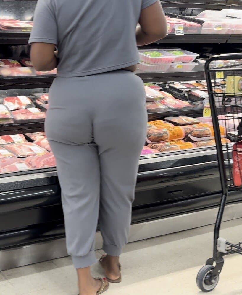 Click to view full size Thick Black Booty Milf In Walmart