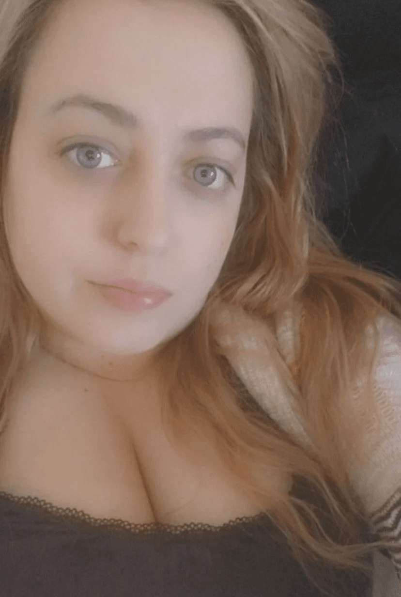 Rachelle Lamb Canadian slut from Oshawa needs to show her big tits and how good she sucks dick