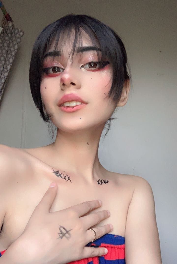 Alexia, 20yo (and her nude) irls