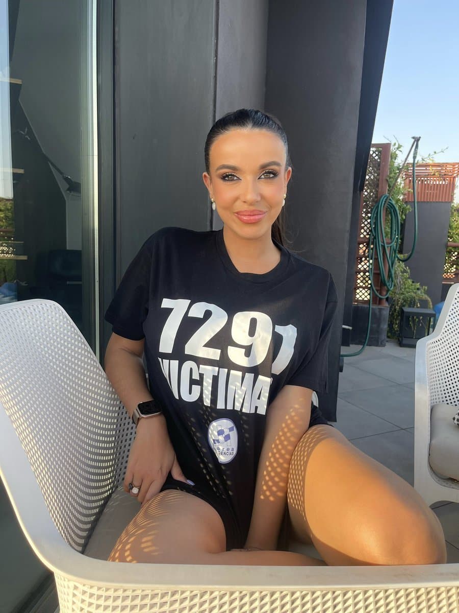 Zorra tetona española Sarah santaolalla, puta de mierda! Big tits Spanish bitch Sarah Santaolalla!