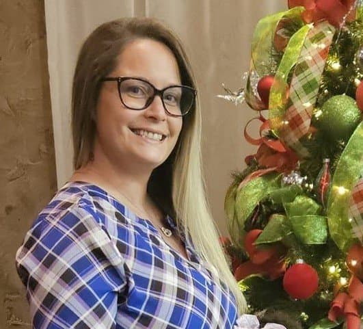 Tara & Alicia strip out of their bikinis & make out for G G W