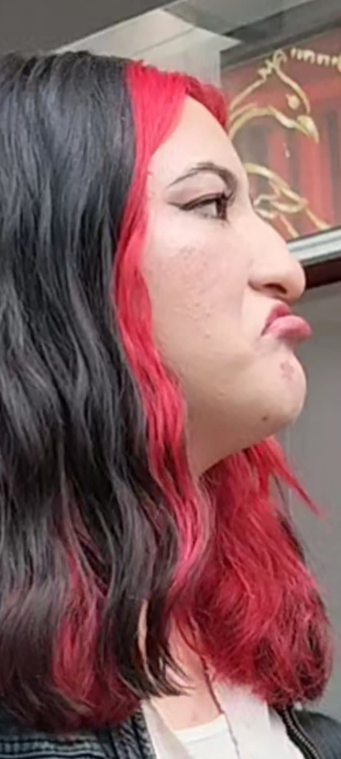 Click to view full size Nena peliroja trompita parada Duckface ???