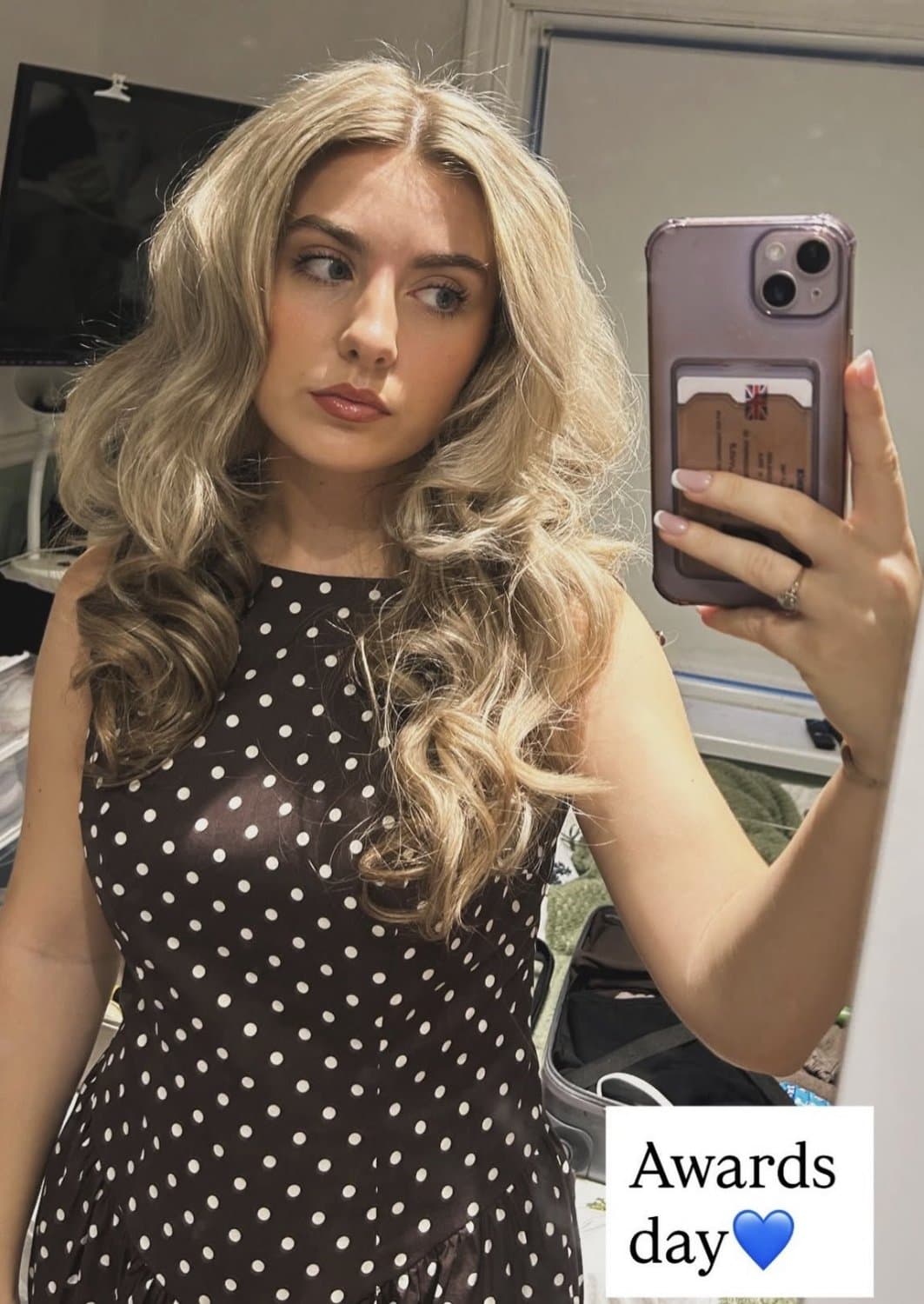 Pretty IRL Holly deserves to be famous among gooners