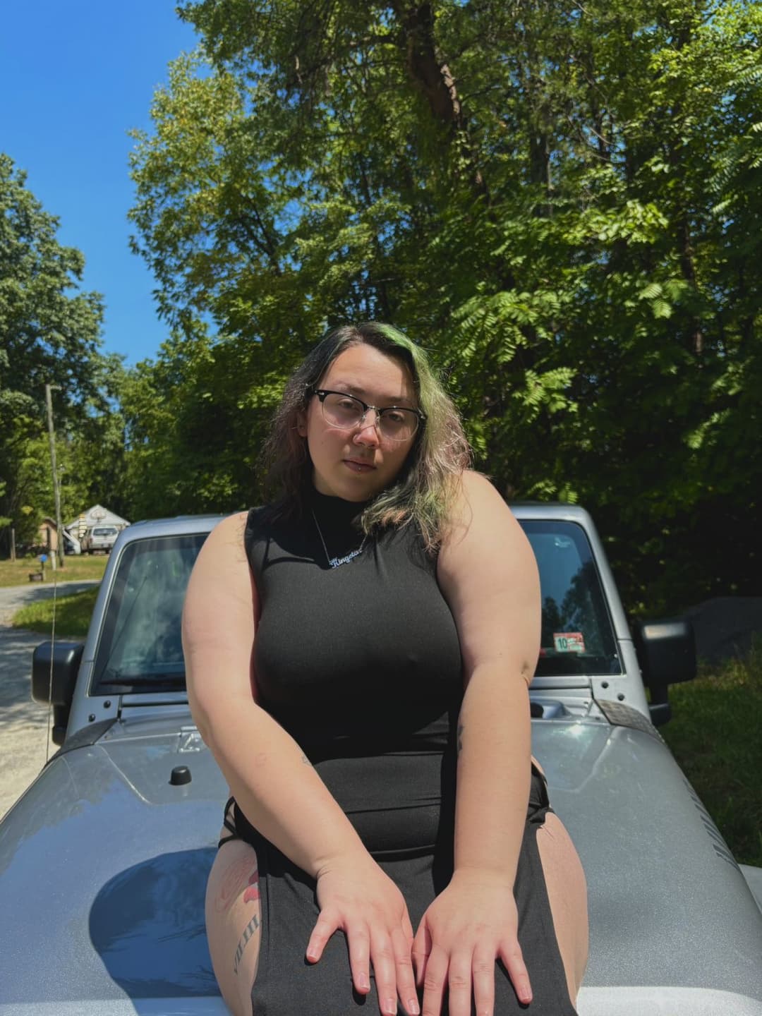 PAWG Gorda no jeep novo, mamando negão funcionário; PAWG cumshot bbw suck cock big ass