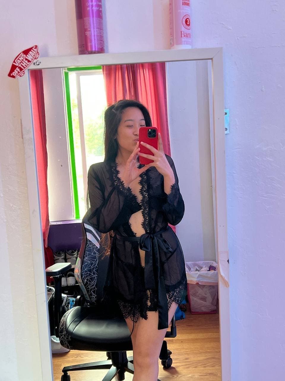 Click to view full size Sexy asian amateur SF model loves to fuck and show off her blowjob skills