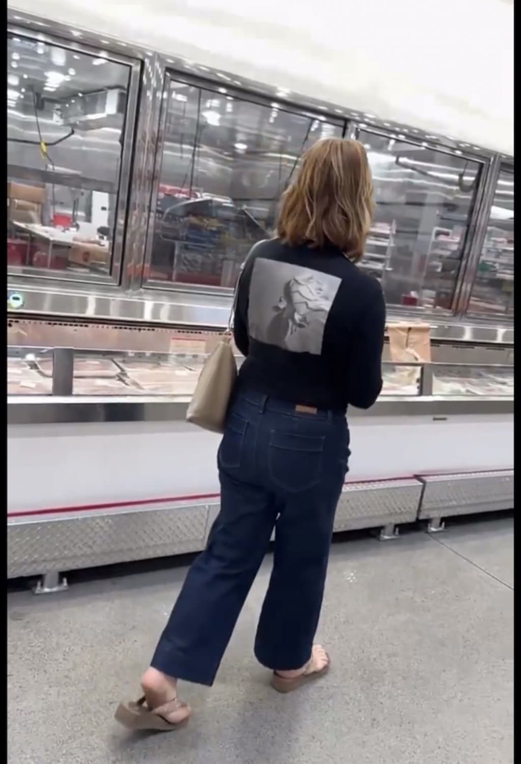 Click to view full size Moms friend in platforms creepshots