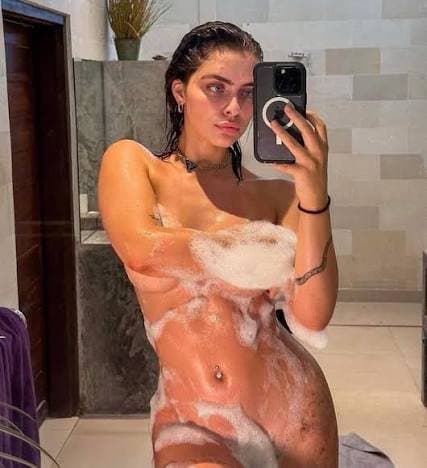 Click to view full size Australian girl