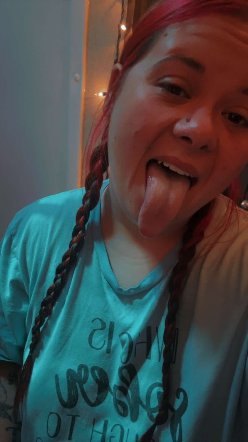 She said she wants to be a webslut guys so let’s help her out!!