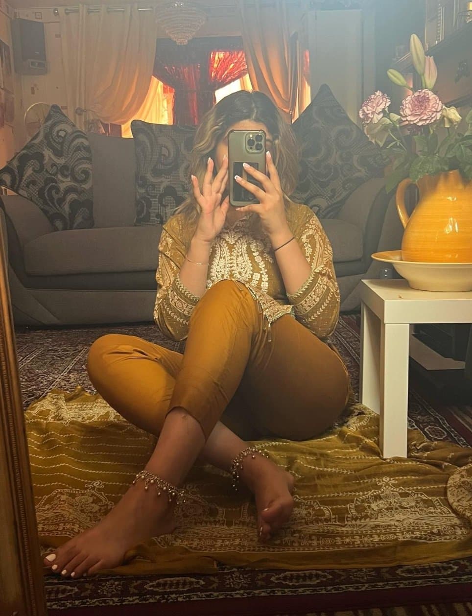 Paki babe loves it when you masterbate over her pics