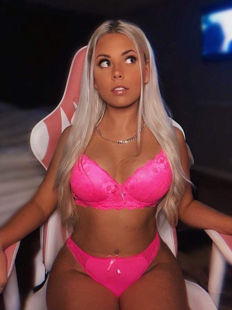 Hottest blonde ever Pt. 2