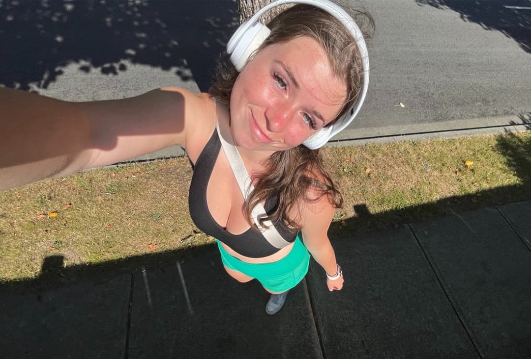 Click to view full size Which sister is hotter Skylar and Alexis