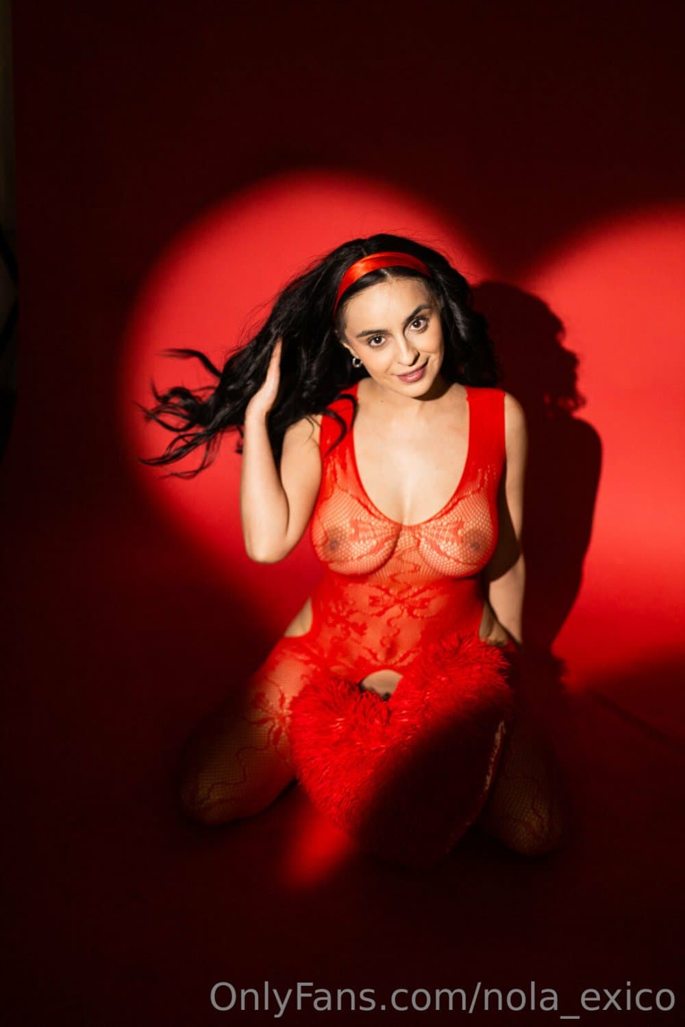 Click to view full size When your selfie game is on point and your boobs are stealing the show! ?? Nolɐ‾ǝxᴉɔo