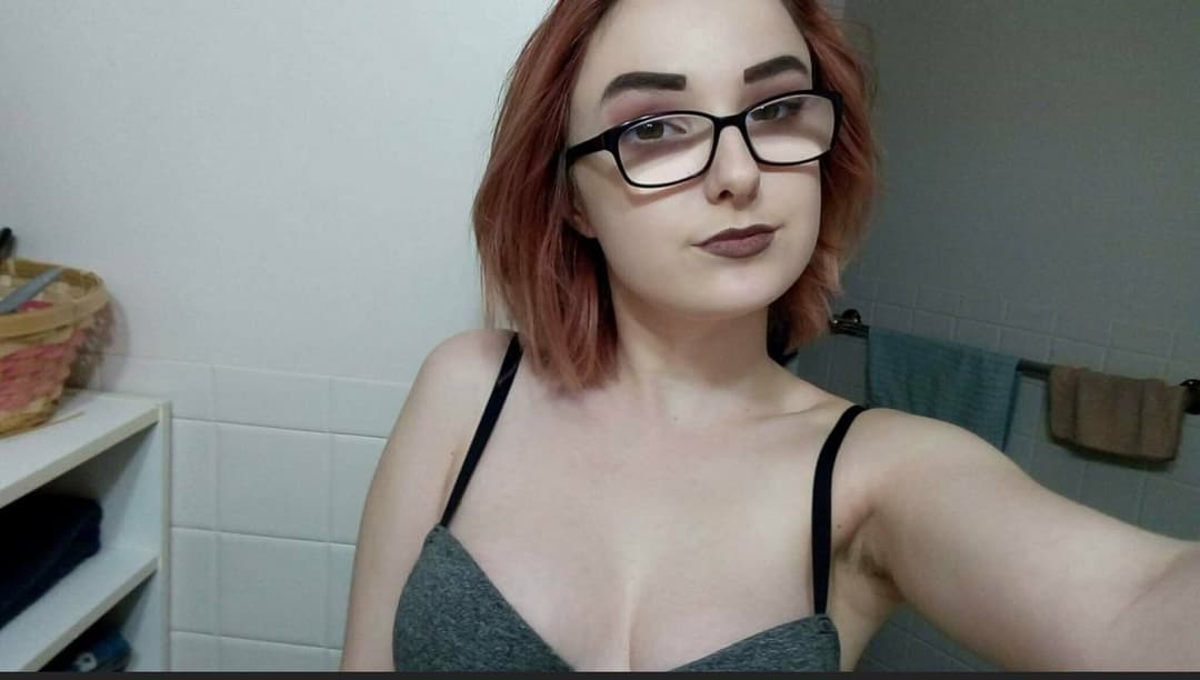 Lonely single girl will rate your cock/wife/gf