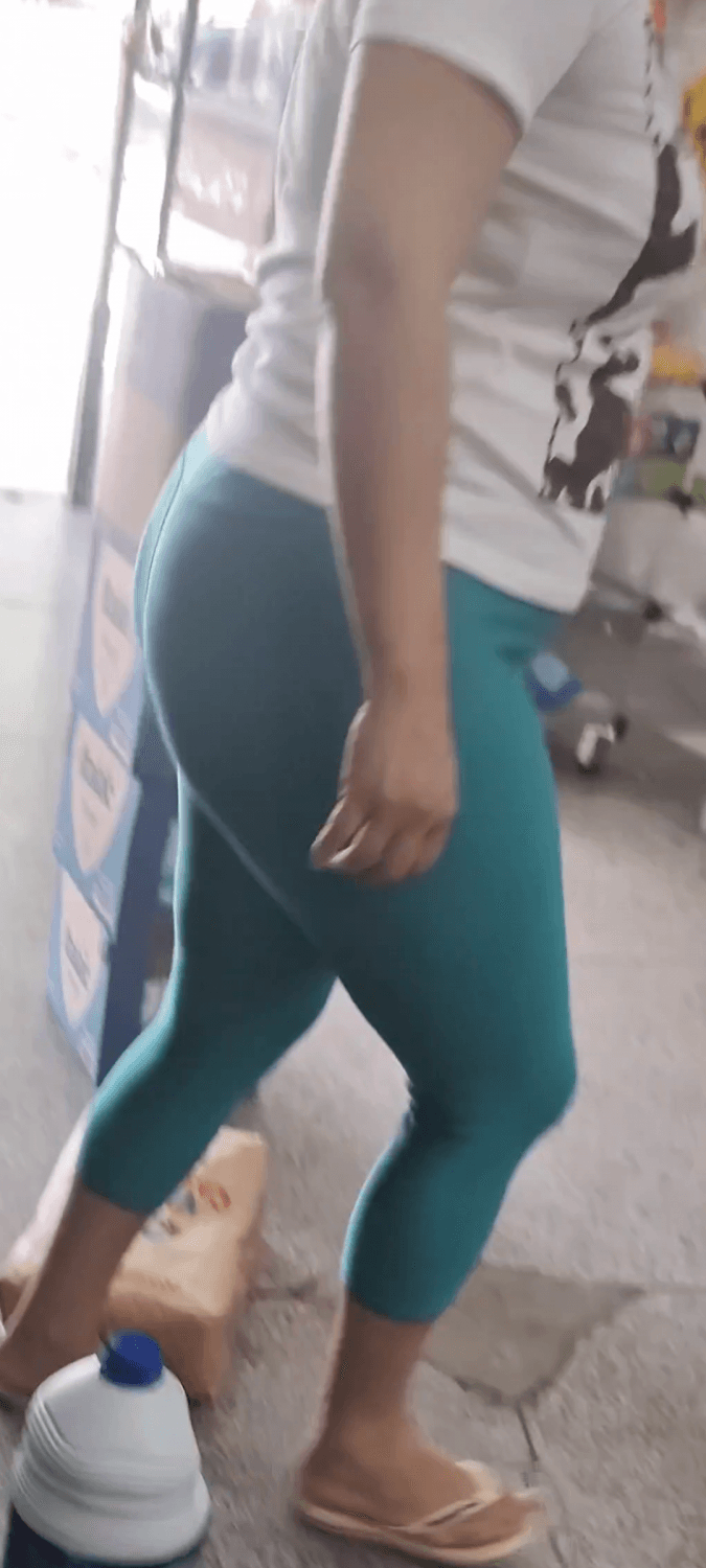 Gordinha gostosa ( Cara de safada que goza dando o cuzão) + Bônus -Gostosa do rabo lindo de legging.