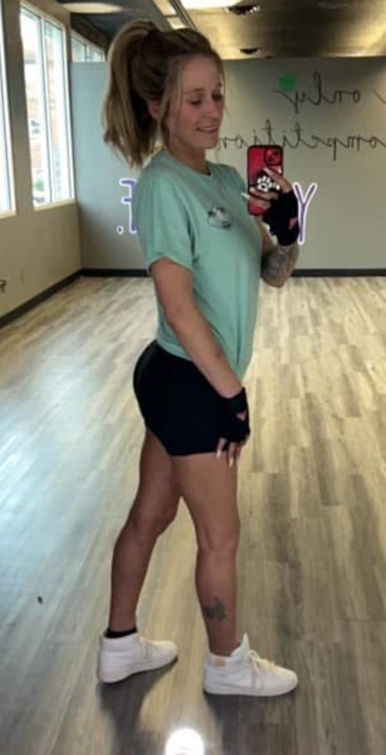 My friends hot mom I stroke to way too much… who wants to chat stroke and cum to the bitch?!