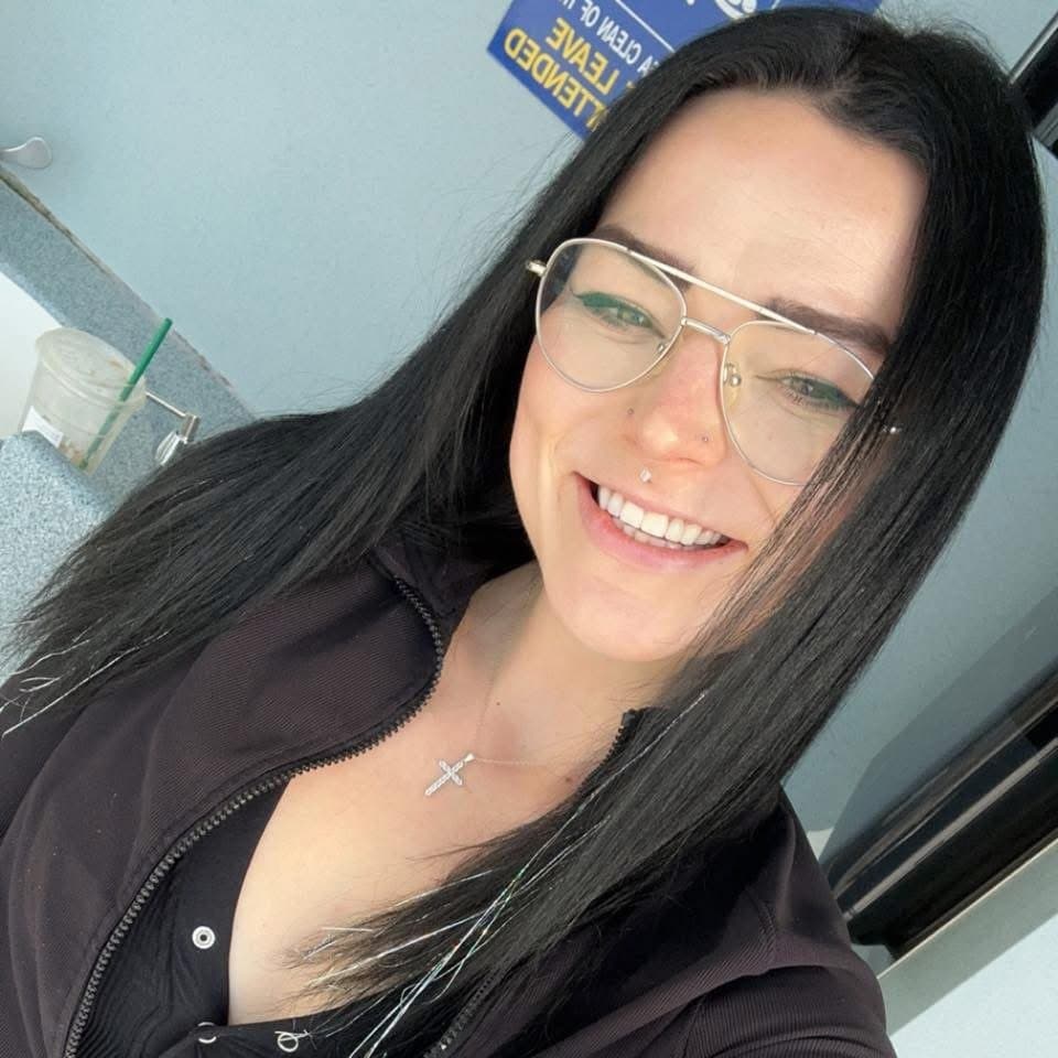 Emo slut got on Idol - sucked too much BBC in Hollywood