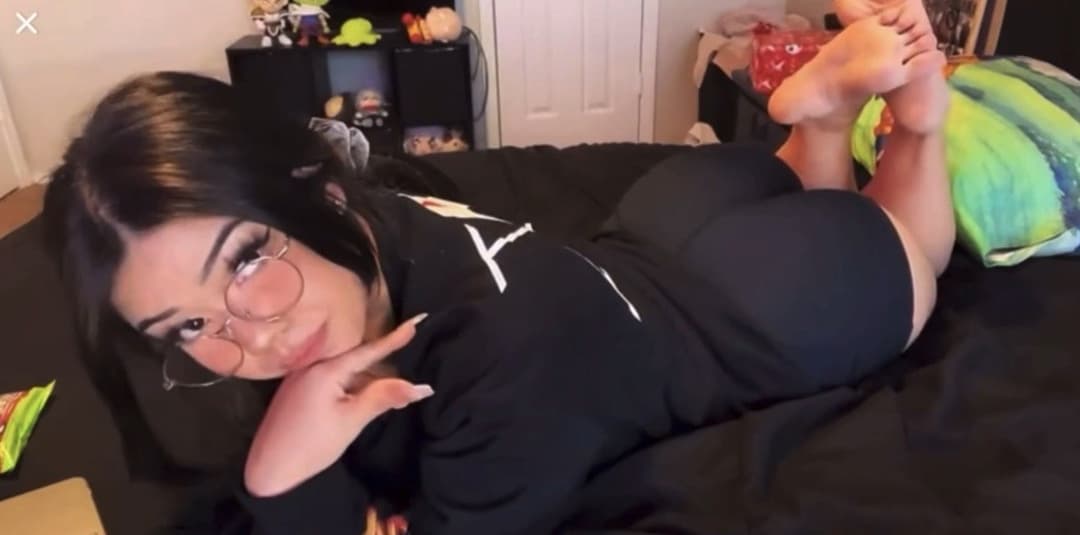 Asian Teen Twerkin’ In The Pose ?