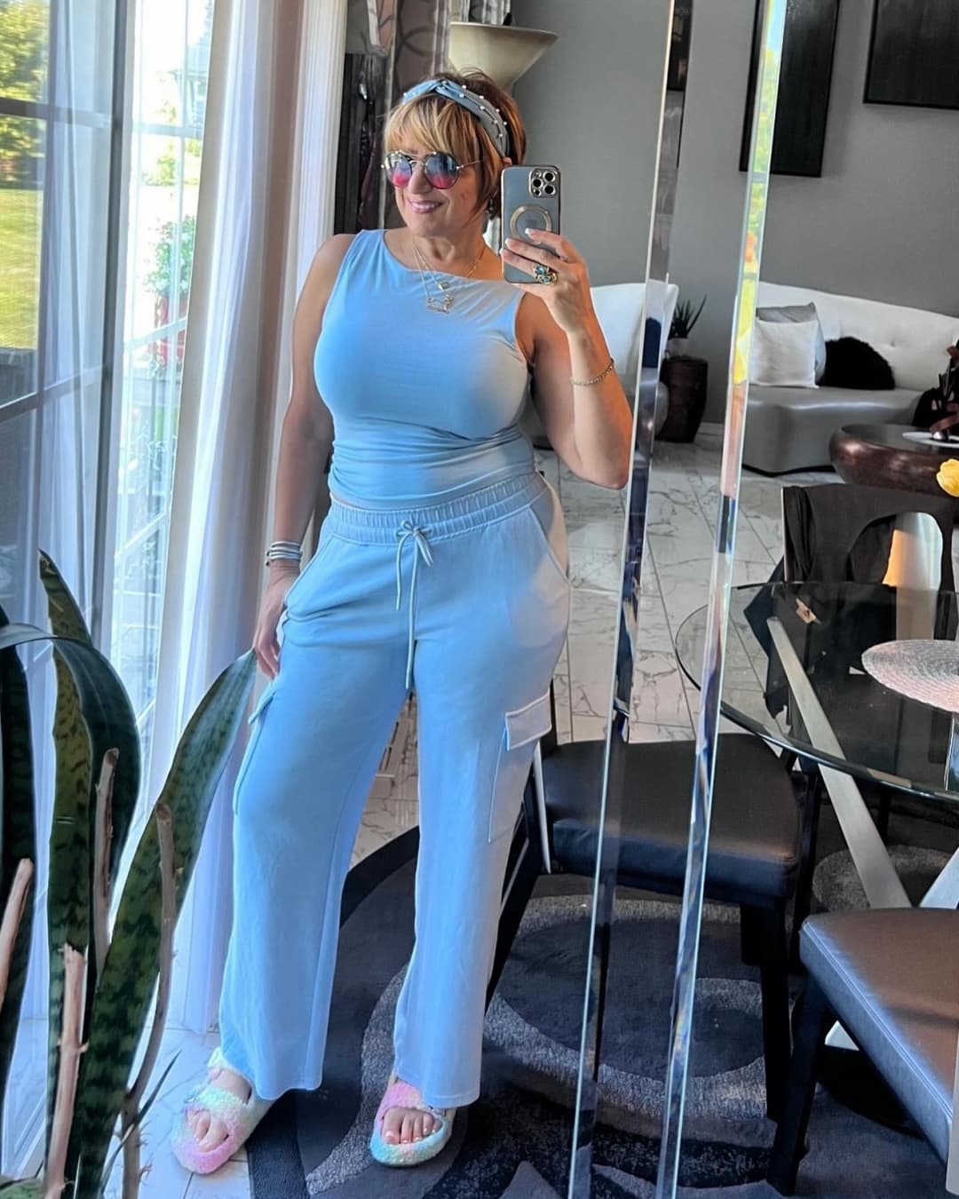 Thick Gilf flight attendant 2