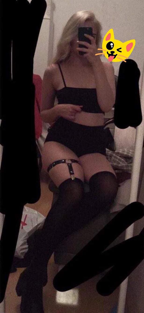 18yo Alternative Blonde Teen with Big Ass