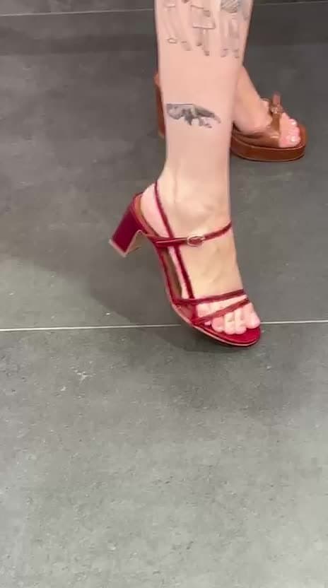 does roxana look like bianca ? goon caption