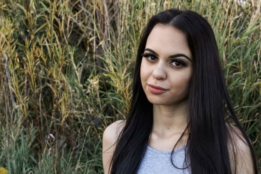 Petite Kaitlyn, 26 Ca, presenting herself for all