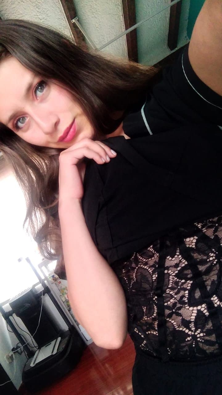 Masajista erótica - Oral al natural - masaje final feliz - penetración vaginal - puta ojos azules.