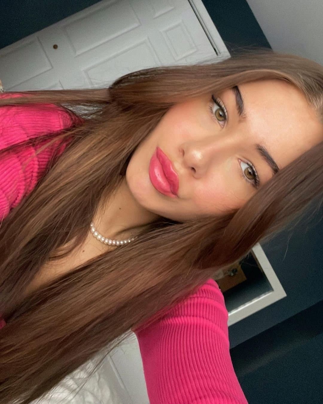 Canadian Webslut Charlotte