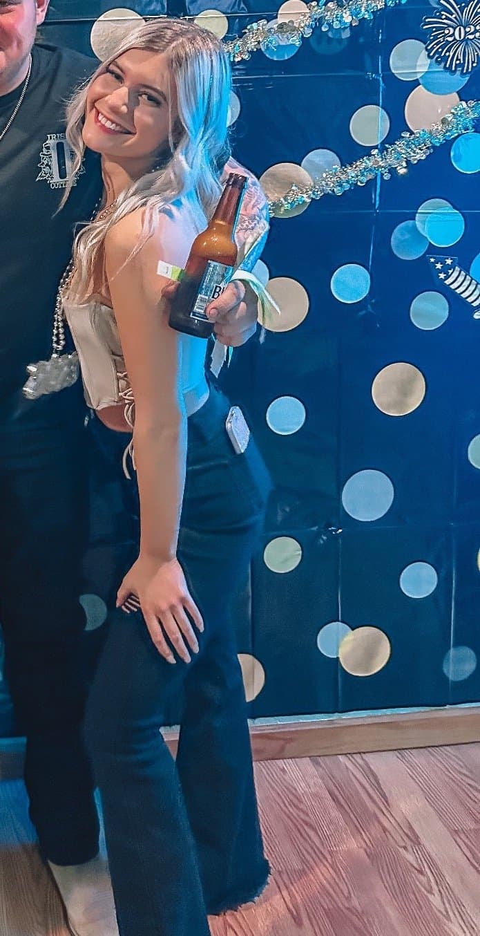 Hometown blonde knows how to shake her booty