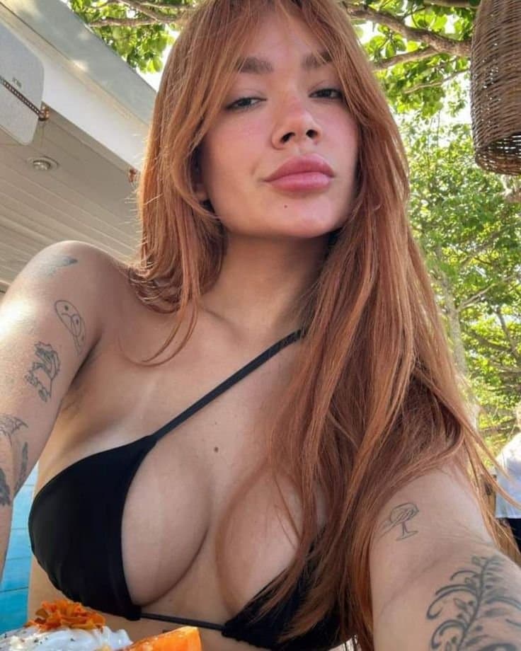 Vcs vão dá esprema pra ela e eu Gui a punheta pra vcs.