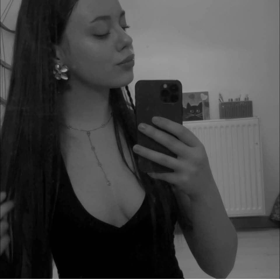 Ma soeur de 21 ans elle est trop belle régalez vous les gars