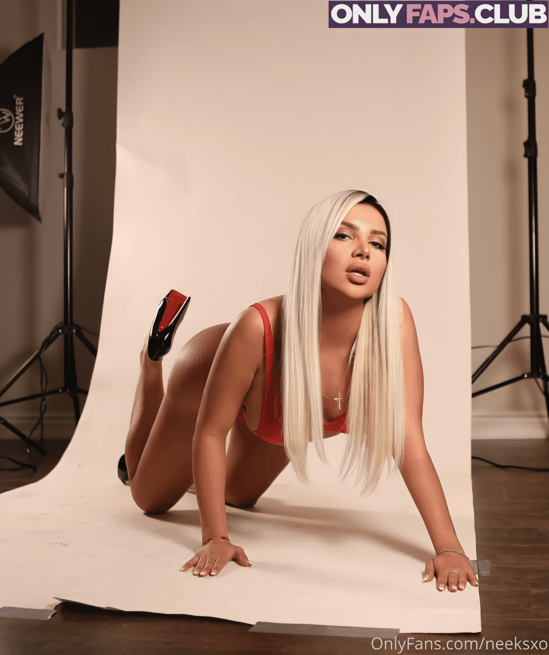 Persian Blonde Girl from Toronto: @__Niku | Neeksxo | Pictures