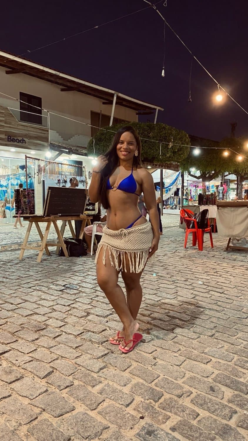 Eliane Queiroz preta e aínda é cavala gigante