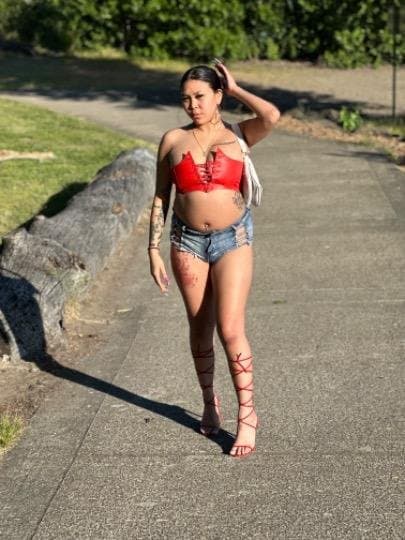 Click to view full size 21 year old Asian Escort in Orange County ca