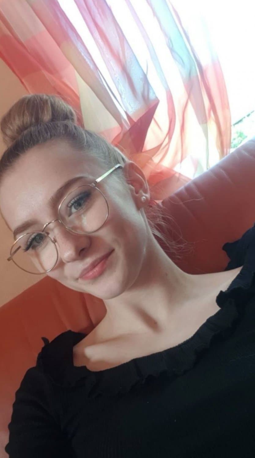 Click to view full size Hot sexy petite german teen slut model Saskia from Göttingen