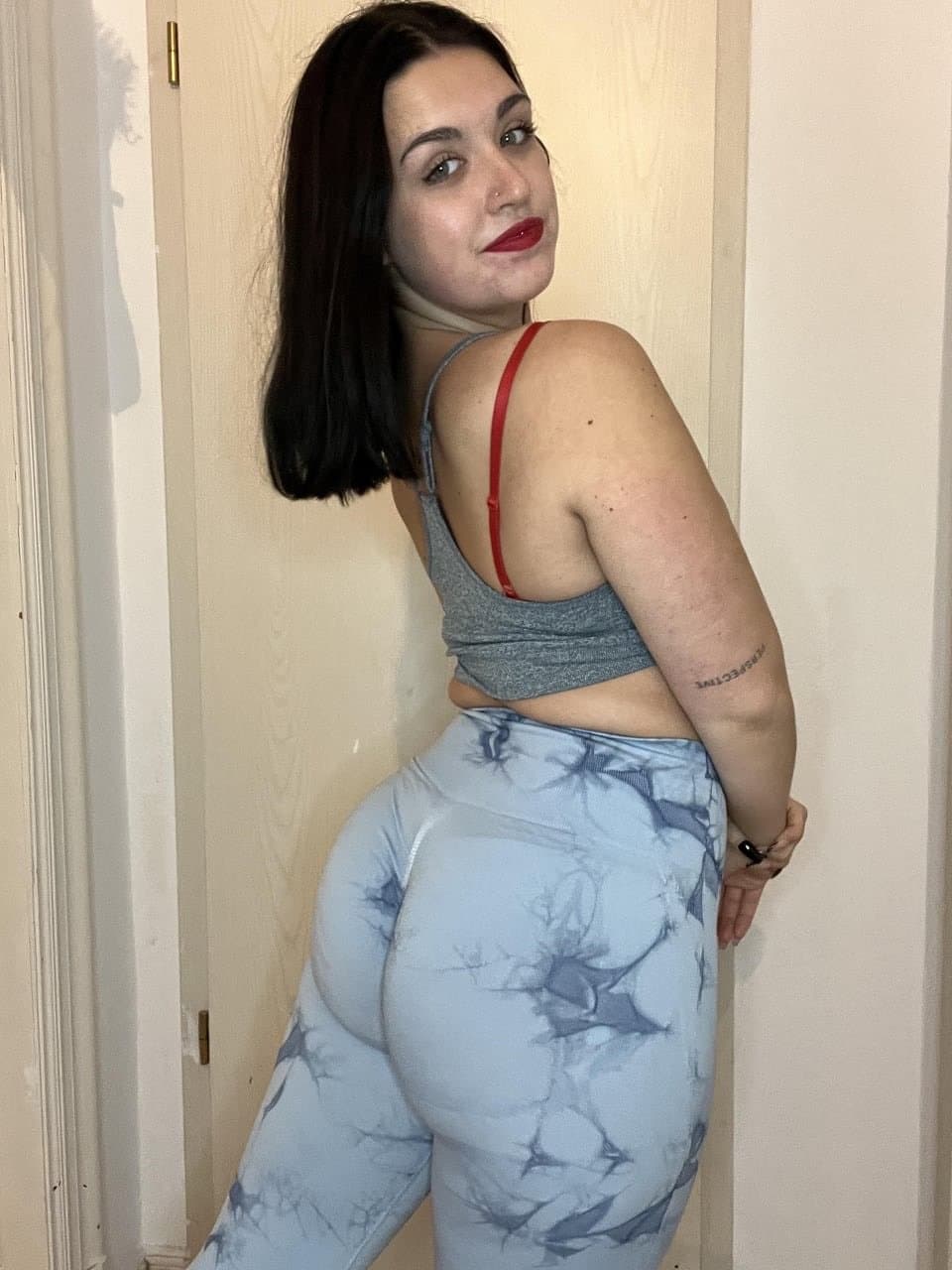 Thick PAWG Gym Slut Has A Great Big Ass