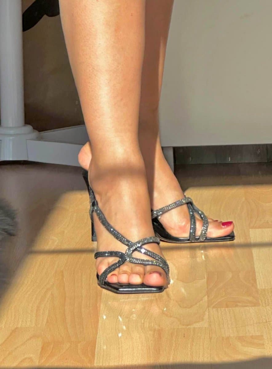 Red Toenails in High Heels ???