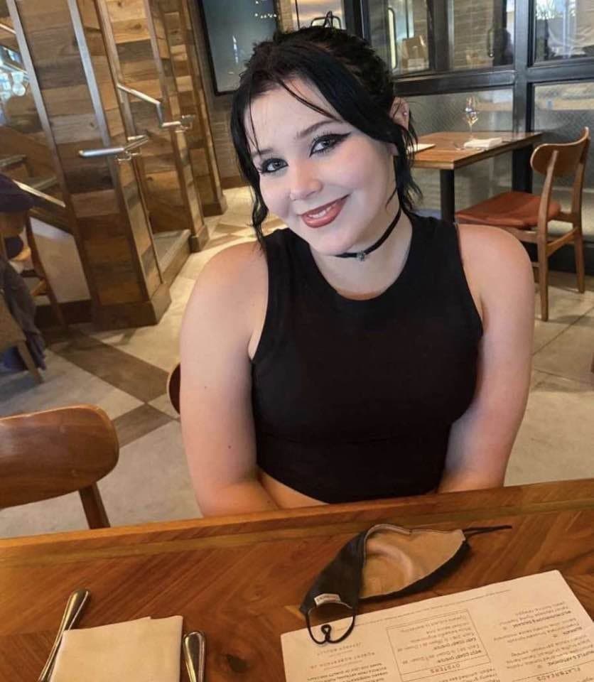 18 year old Alternative Teen Ashlyn