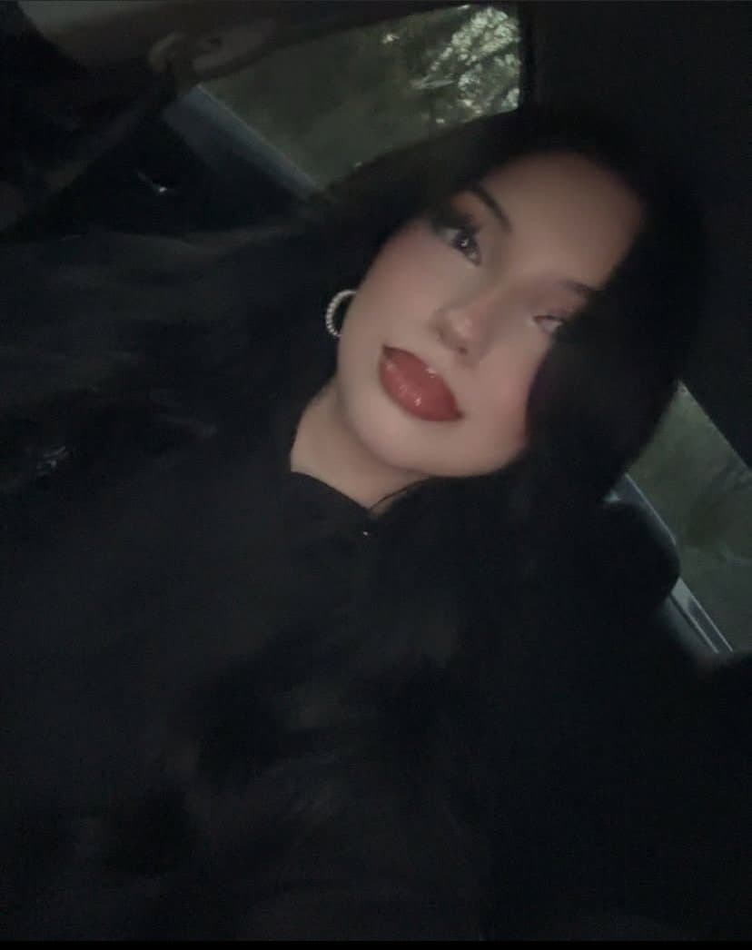 Snowbunny bitch Cat only lets black clap those big buttcheeks