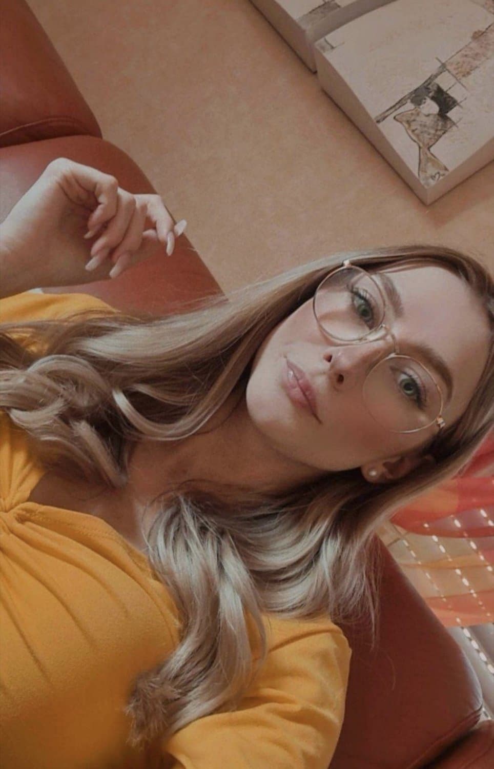 Click to view full size Hot sexy petite german teen slut model Saskia from Göttingen