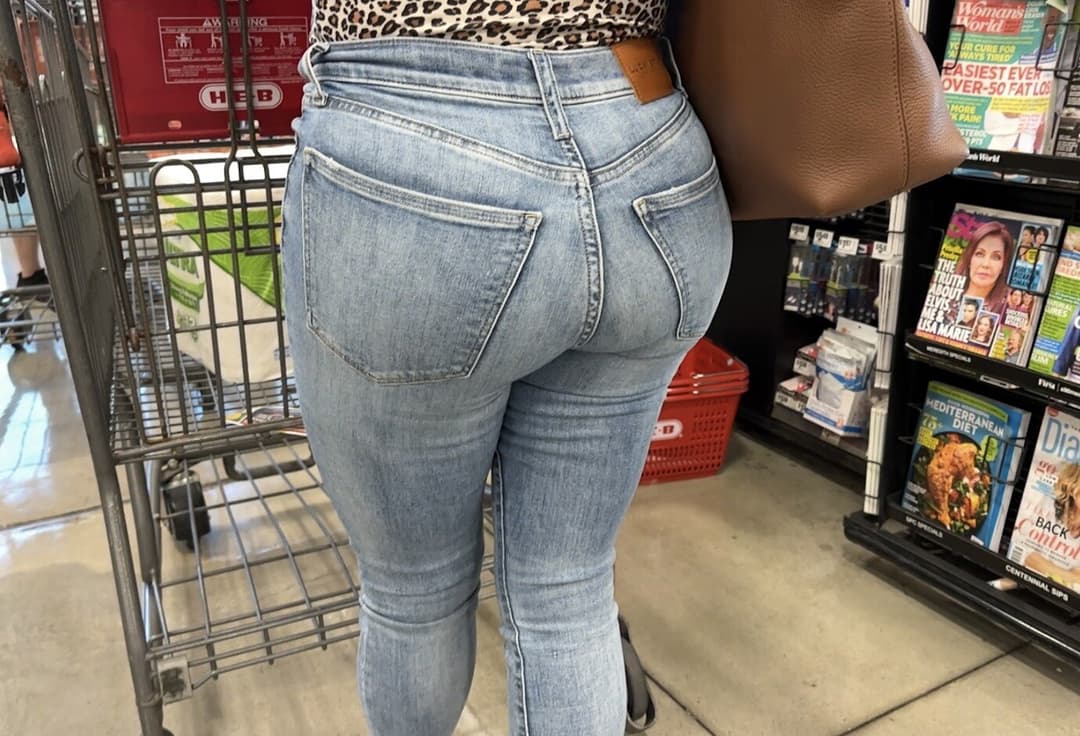 Nice Plump Booty Milf