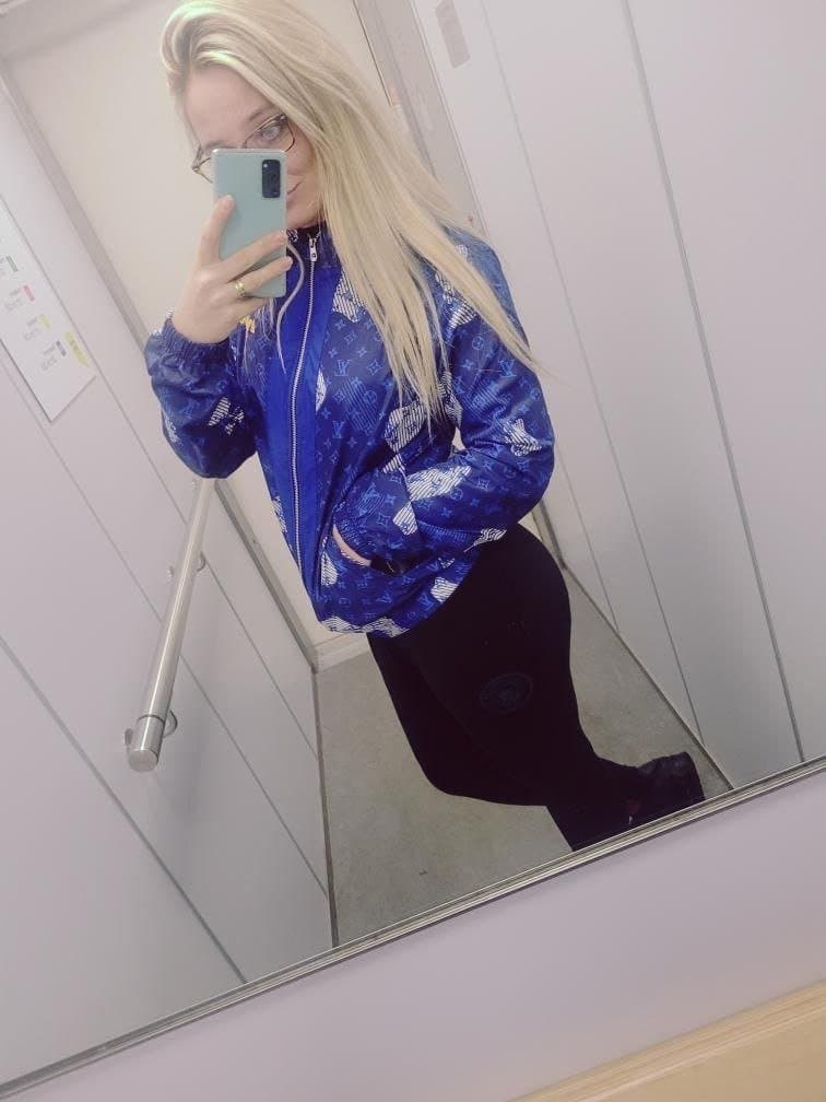 Click to view full size Sexy german milf wants her ass spanked