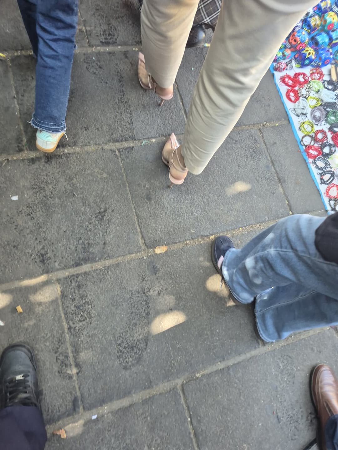 Click to view full size Ricos pies en la calle, strip y de mas